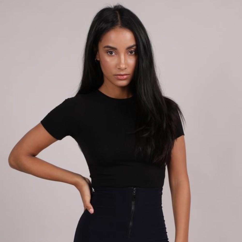 AYM BOURNE TOP IN BLACK